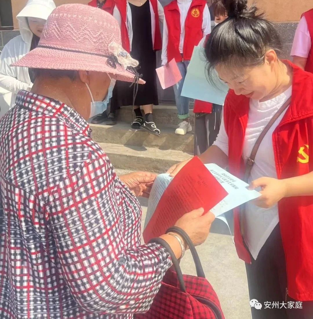 隆化县民政局双争有我—诚信宣传进社区13631